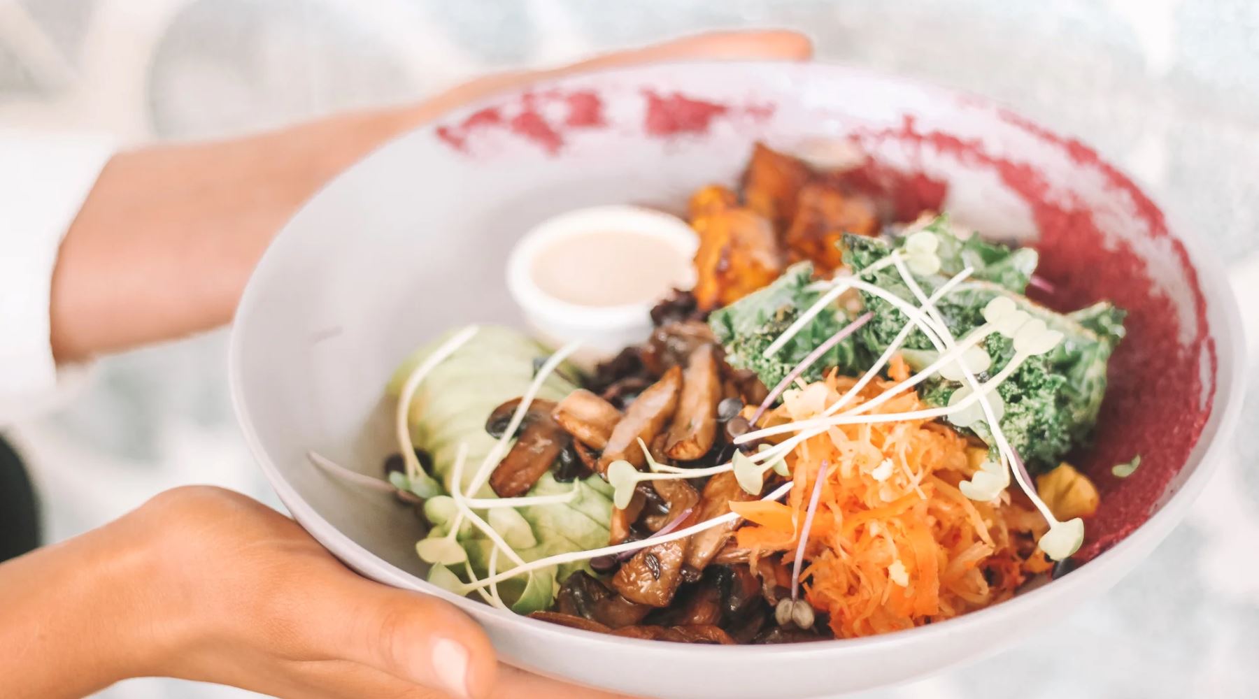 BAIE BOTANIQUE’S FOUNDER SOPHIE DISCUSSES HER TOP TIPS FOR TRANSITIONING TO A VEGAN LIFESTYLE